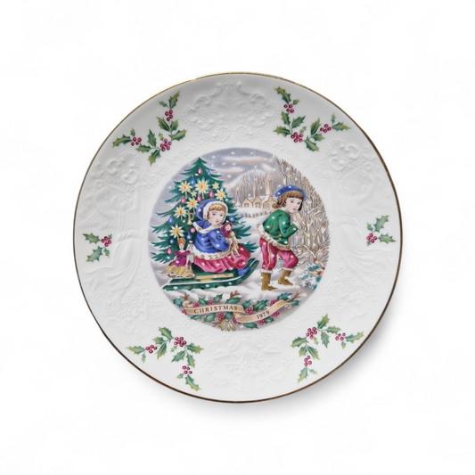 Royal Doulton 1979 Christmas Plate – Third of the Series – Vintage Festive Collectors Plate with Gilt Detail