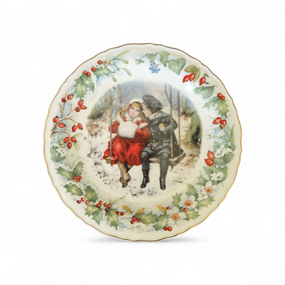 -SOLD- Wedgwood 1989 Victoria & Albert Museum Christmas Plate, Fine Bone China, Romantic Winter Scene, English Heritage Collectible